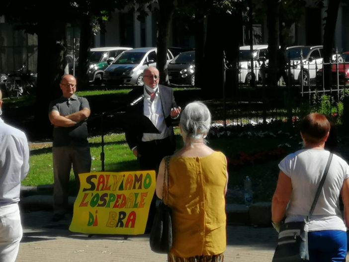 Manifestazione per chiedere la riapertura del Pronto Soccorso dell'ospedale di Bra