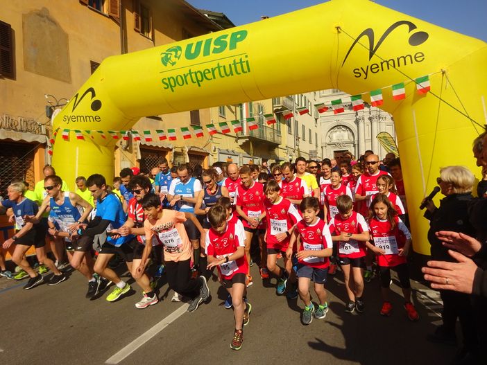 Bra, la carica dei 4mila per la Superstrabra della solidarietà (Foto)