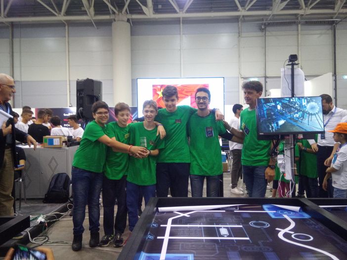 Studenti di Carrù secondi al MakeX Robotics Competition di Roma Studenti di Carrù secondi al MakeX Robotics Competition di Roma
