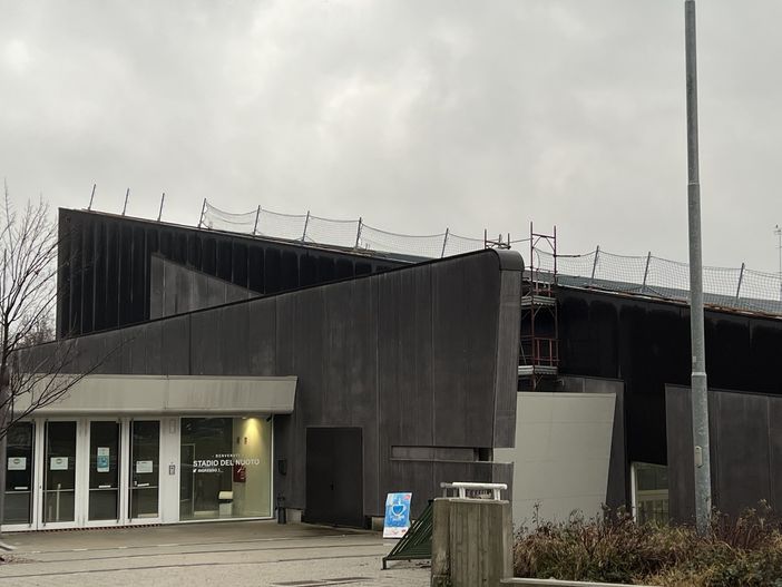 Pannelli fotovoltaici sul tetto dello Stadio del Nuoto. Ma vanno eliminate prima le infiltrazioni Pannelli fotovoltaici sul tetto dello Stadio del Nuoto. Ma vanno eliminate prima le infiltrazioni