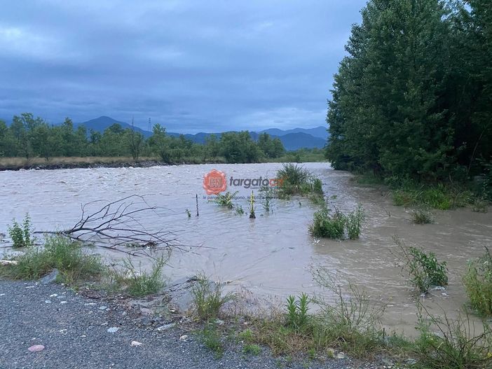 Torrente Gesso sorvegliato speciale: il Comune di Cuneo chiude gli accessi alle piste ciclabili [FOTO]