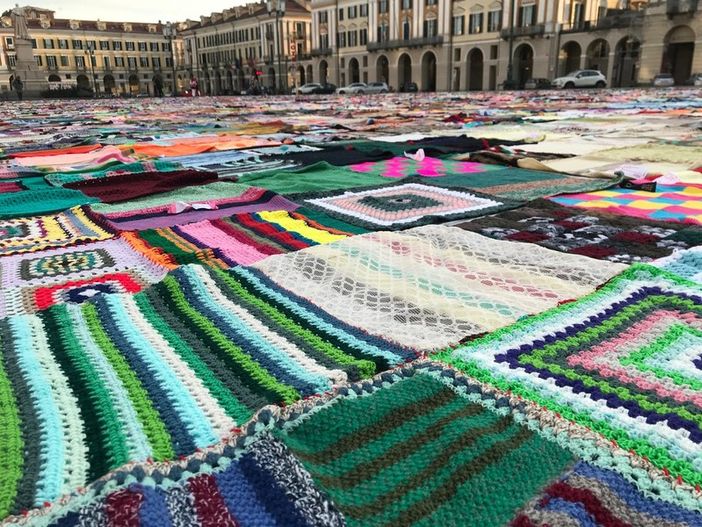 Viva Vittoria Cuneo fa tappa a Morozzo: le coperte della solidarietà alla Fiera del Cappone
