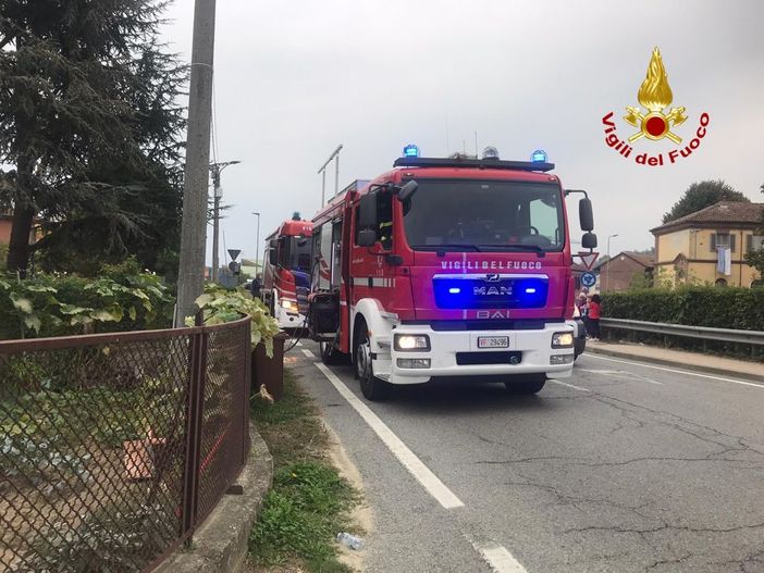 Incendio in una cantina in via Guarene ad Alba: intervento dei vigili del fuoco