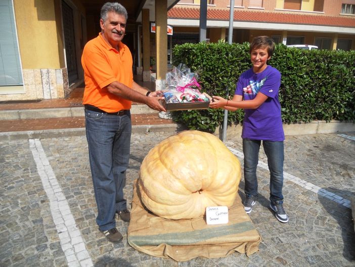 Simone Gioffredo è il vincitore del premio “Chi ha la zucca più grossa”
