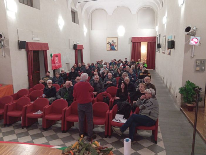 Ampia partecipazione a Bagnasco per l'incontro sulla Palestina Ampia partecipazione a Bagnasco per l'incontro sulla Palestina