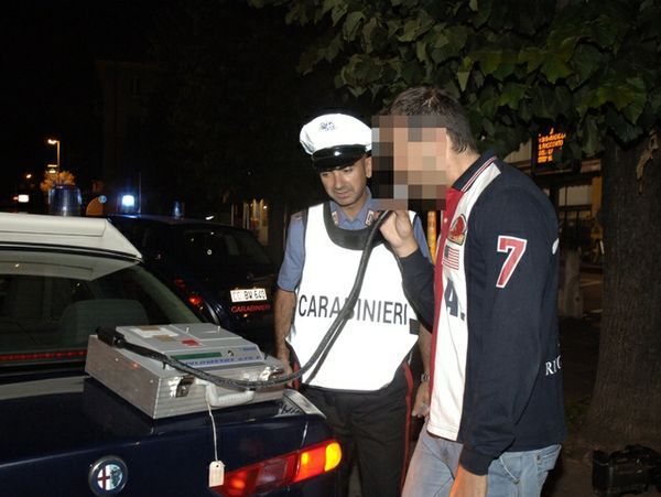 Controlli all'alcoltest da parte dei carabinieri di Alba