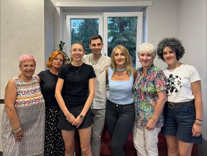 Il nuovo direttivo dell'Unitre di Bagnolo Piemonte con la centro il presidente Erik Lazzari