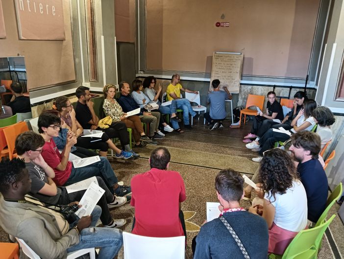 Una cena vegana per pensare: filosofia e riflessioni etiche al Caffè Sociale di Mondovì Una cena vegana per pensare: filosofia e riflessioni etiche al Caffè Sociale di Mondovì