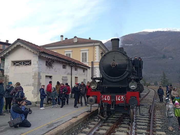 Biglietti esauriti per il treno a vapore della Valle Tanaro