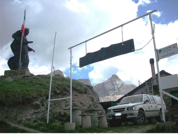 Il Rifugio Alpino "M. Bottero" Il Rifugio Alpino "M. Bottero"