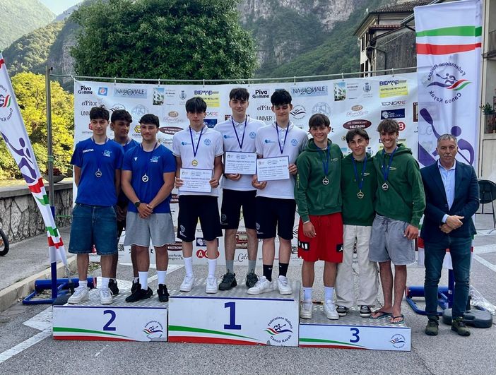 Giovanni Tassone, Tobia Serra e Tommaso Nadelle sul podio della gara a squadre