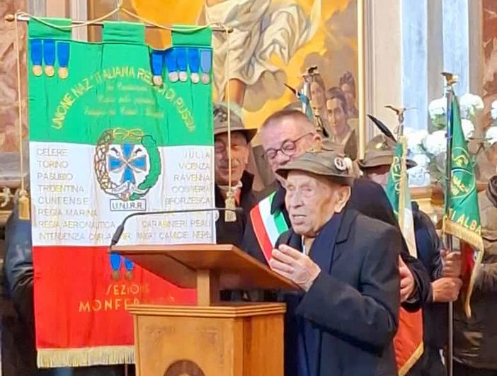 Barbaresco festeggia i 107 anni dell'alpino Giovanni Alutto Barbaresco festeggia i 107 anni dell'alpino Giovanni Alutto