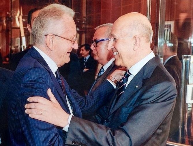 "Da Ghisolfi una bella lezione di storia del diritto bancario" "Da Ghisolfi una bella lezione di storia del diritto bancario"