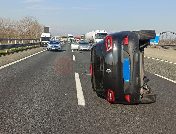 Incidente all'altezza di La Loggia: auto si ribalta, traffico paralizzato sulla tangenziale sud Incidente all'altezza di La Loggia: auto si ribalta, traffico paralizzato sulla tangenziale sud