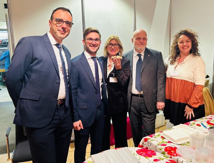 Delegazione di Alba Böblingen per la "Kulinarische genüsse" Delegazione di Alba Böblingen per la "Kulinarische genüsse"