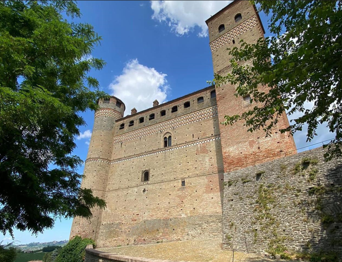 A Serralunga d'Alba torna il tour serale "Castello segreto"