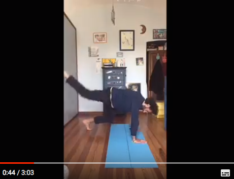 Scienze motorie ai tempi del coronavirus: prof dei licei di Cuneo manda un video di esercizi ai suoi alunni