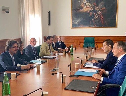 "Presidente Cirio, perché non ha parlato con Toninelli della variante di Demonte?" "Presidente Cirio, perché non ha parlato con Toninelli della variante di Demonte?"