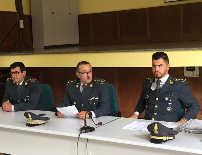 In due ai domiciliari: ex marito e moglie di Alba accusati di estorsione ed evasione fiscale In due ai domiciliari: ex marito e moglie di Alba accusati di estorsione ed evasione fiscale