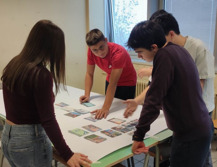 Attraverso un gioco di carte si ricercano le cause dei cambiamenti climatici Attraverso un gioco di carte si ricercano le cause dei cambiamenti climatici