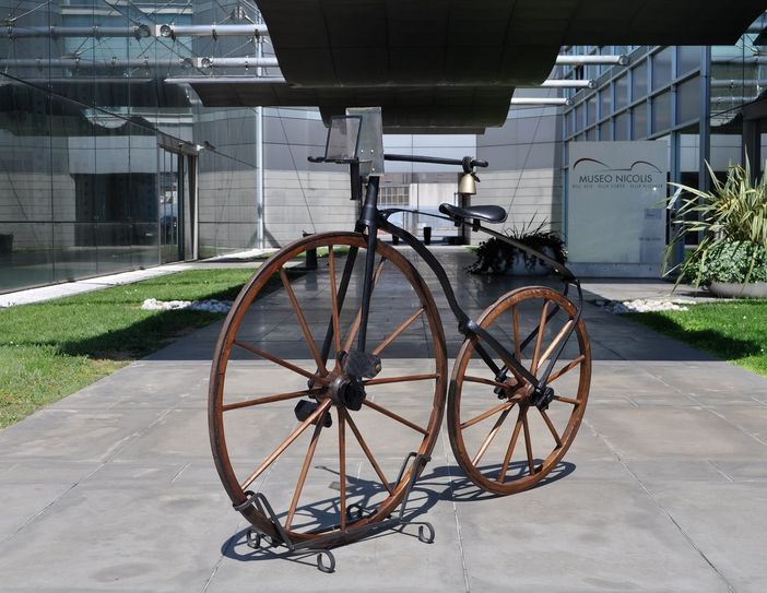Un esemplare della bicicletta Michaux (Foto Museo Nicolis Michaux) Un esemplare della bicicletta Michaux (Foto Museo Nicolis Michaux)