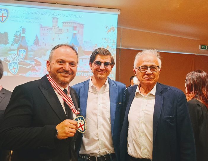 Il "Farinél" Pasquero diventa Cavaliere del Tartufo e dei Vini d'Alba Il "Farinél" Pasquero diventa Cavaliere del Tartufo e dei Vini d'Alba