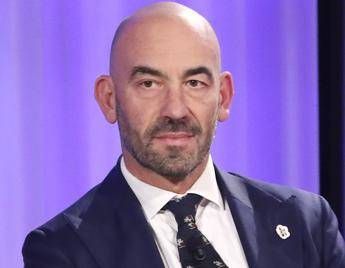 "Acqua frizzante e caffè, il mix aiuta a dimagrire": il consiglio di Bassetti "Acqua frizzante e caffè, il mix aiuta a dimagrire": il consiglio di Bassetti