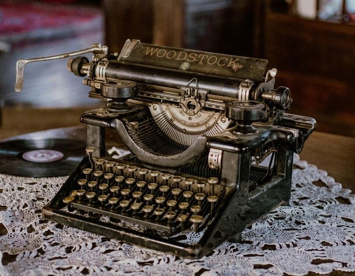 Valutazioni e Compravendita di Oggetti d’Epoca: come orientarsi nel mercato dell'antiquariato