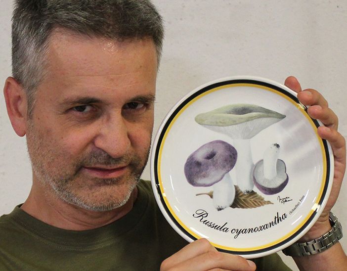 Maurizio Galliano con il piatto dell'edizione 2023