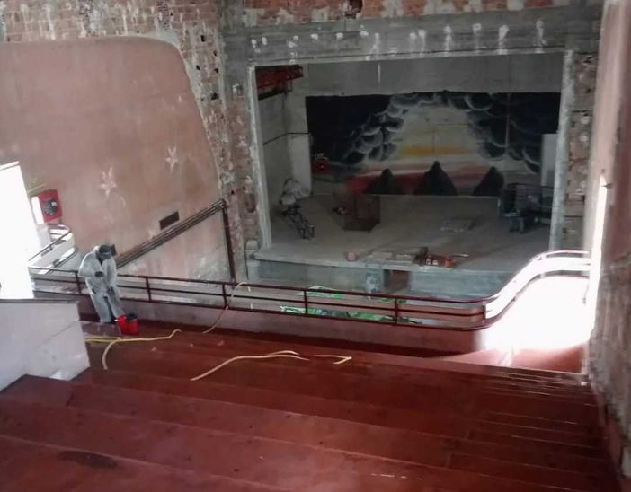 I lavori all'interno dell'ex cinema di Revello