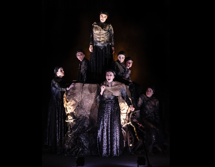 Il grande teatro a Mondovì con "Le supplici" di Euripide: una riflessione presente su guerra e democrazia