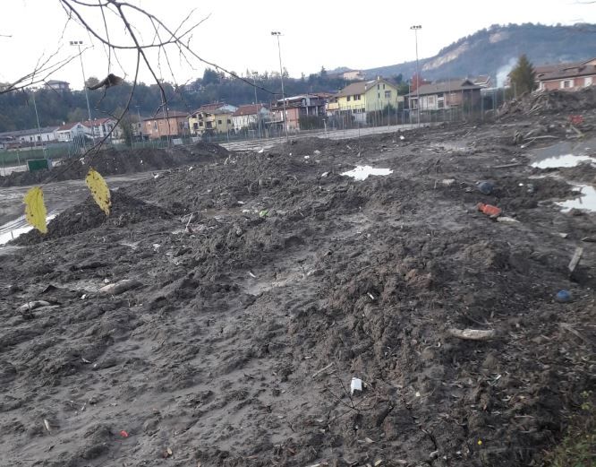 I detriti del Tanaro sul piazzale Le Val