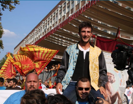 Il fantino buschese Mattia Chiavassa ha vinto su cavallo scosso il Palio straordinario di Asti Il fantino buschese Mattia Chiavassa ha vinto su cavallo scosso il Palio straordinario di Asti