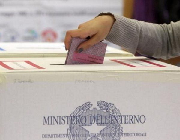 Manta, seggi elettorali da cascina Aia alla scuola primaria. Minoranze: "Preoccupano le modalità di comunicazione ai cittadini" Manta, seggi elettorali da cascina Aia alla scuola primaria. Minoranze: "Preoccupano le modalità di comunicazione ai cittadini"