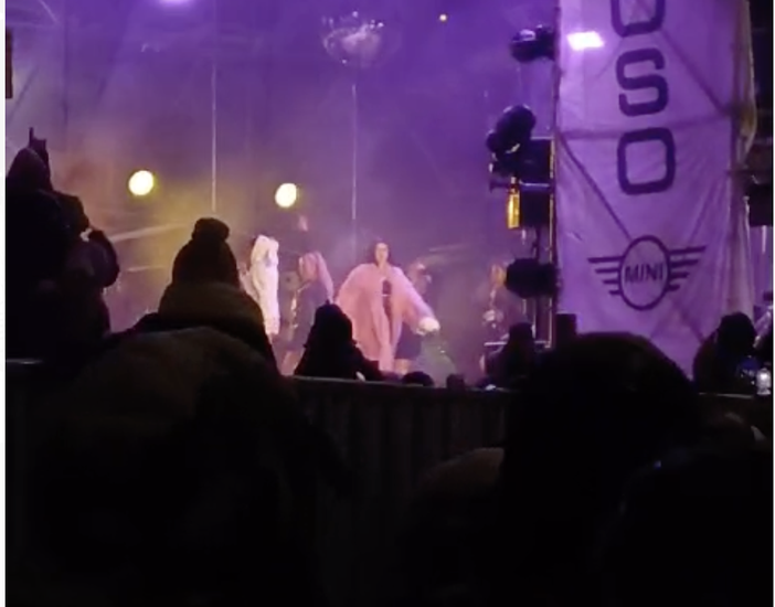 In troppi al concerto di Anna Pepe, la Questura: "Niente sci in notturna per il Capodanno in Conca" In troppi al concerto di Anna Pepe, la Questura: "Niente sci in notturna per il Capodanno in Conca"