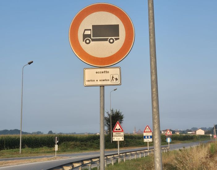 Racconigi: “Basta ai mezzi pesanti in centro città!”