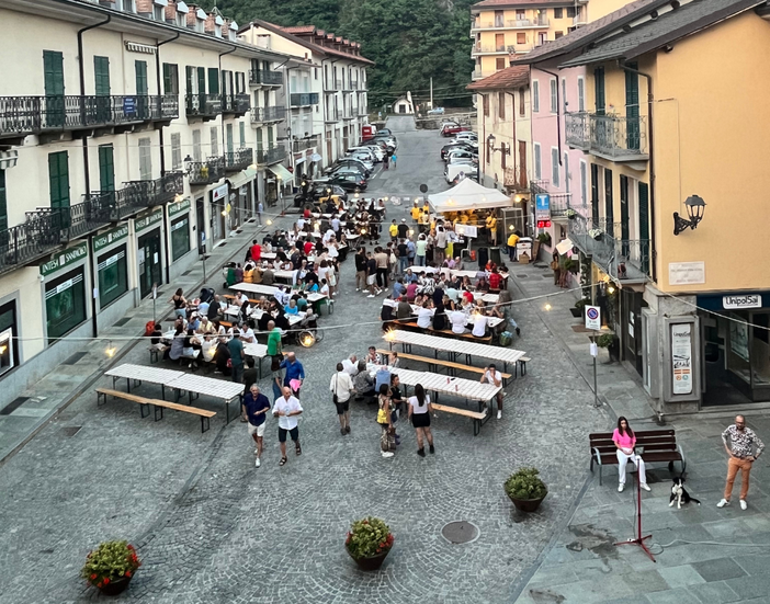 Valle Pesio, ultimo giorno della Fiera di Ciüsa Duvarta all'insegna dell'artigianato, cibo, antiquariato e collezionismo Valle Pesio, ultimo giorno della Fiera di Ciüsa Duvarta all'insegna dell'artigianato, cibo, antiquariato e collezionismo