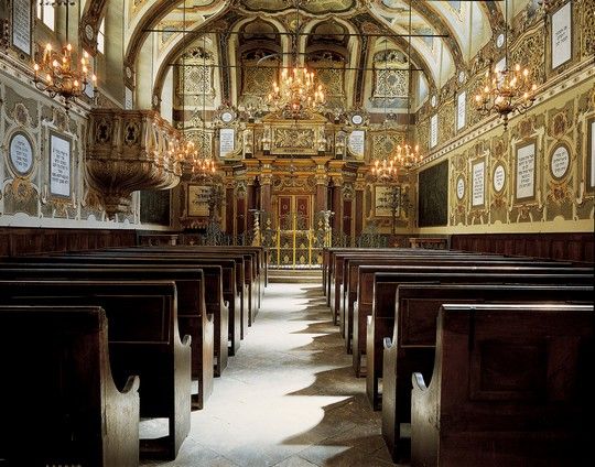 L'interno della sinagoga di Cuneo L'interno della sinagoga di Cuneo