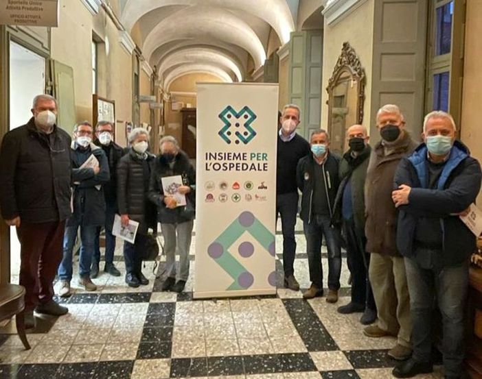 Le dieci associazioni intorno al logo della campagna comune di raccolta fondi