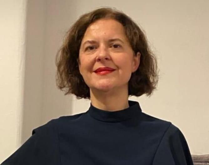 La mezzosoprano Cosmina Silvia Stitzl La mezzosoprano Cosmina Silvia Stitzl