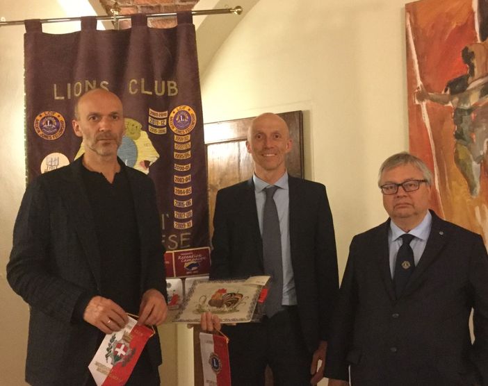 Gli architetti Martino e Maurizio Roatta con il presidente Lions Enrico Ferreri