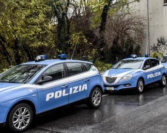 Milano, sparatoria in zona Rogoredo tra rapinatore e polizia: l'uomo è gravissimo Milano, sparatoria in zona Rogoredo tra rapinatore e polizia: l'uomo è gravissimo