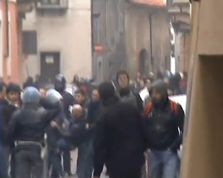 Un momento degli scontri dello scorso 26 febbraio a Cuneo