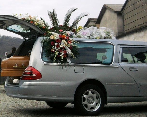 Paesana: la Giunta conferma le affissioni e i trasporti funebri alla ditta dei Fratelli Luciano