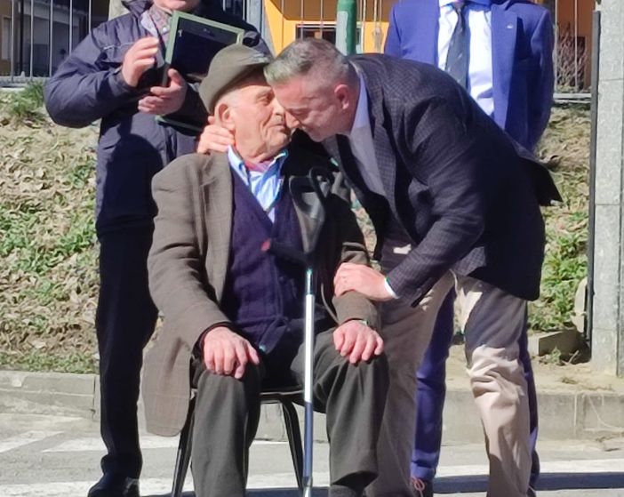 Ceva si ferma per rendere omaggio ai 100 anni dell’alpino Attilio Badino