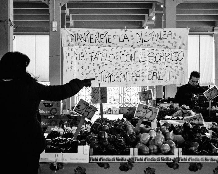 Tutto sembra sospeso: il mercato coperto di Cuneo negli scatti di Oliver Migliore