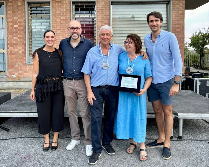 Chiude la Croce d'Oro, l'abbraccio di Mondovì ai Franco e Silvana, che hanno raggiunto la pensione