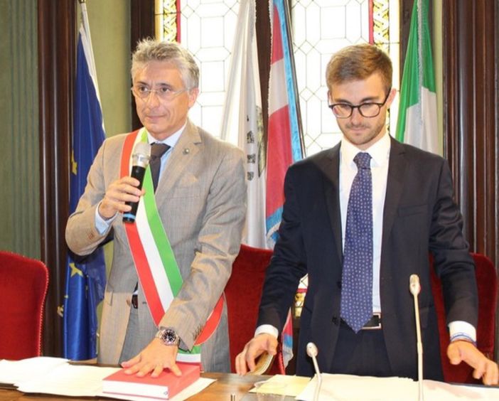 Il sindaco di Alba, Carlo Bo, accanto al consigliere comunale Alberto Gatto