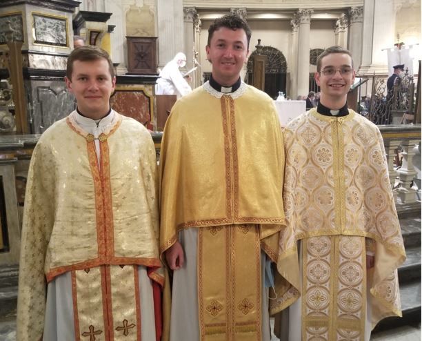 Al centro della foto padre Alessio Budziak. Sulla destra padre Michele Paliak