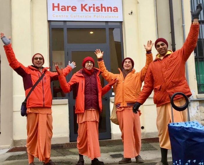 A Cuneo fino a venerdì saranno in città i monaci Hare Krishna di Torino